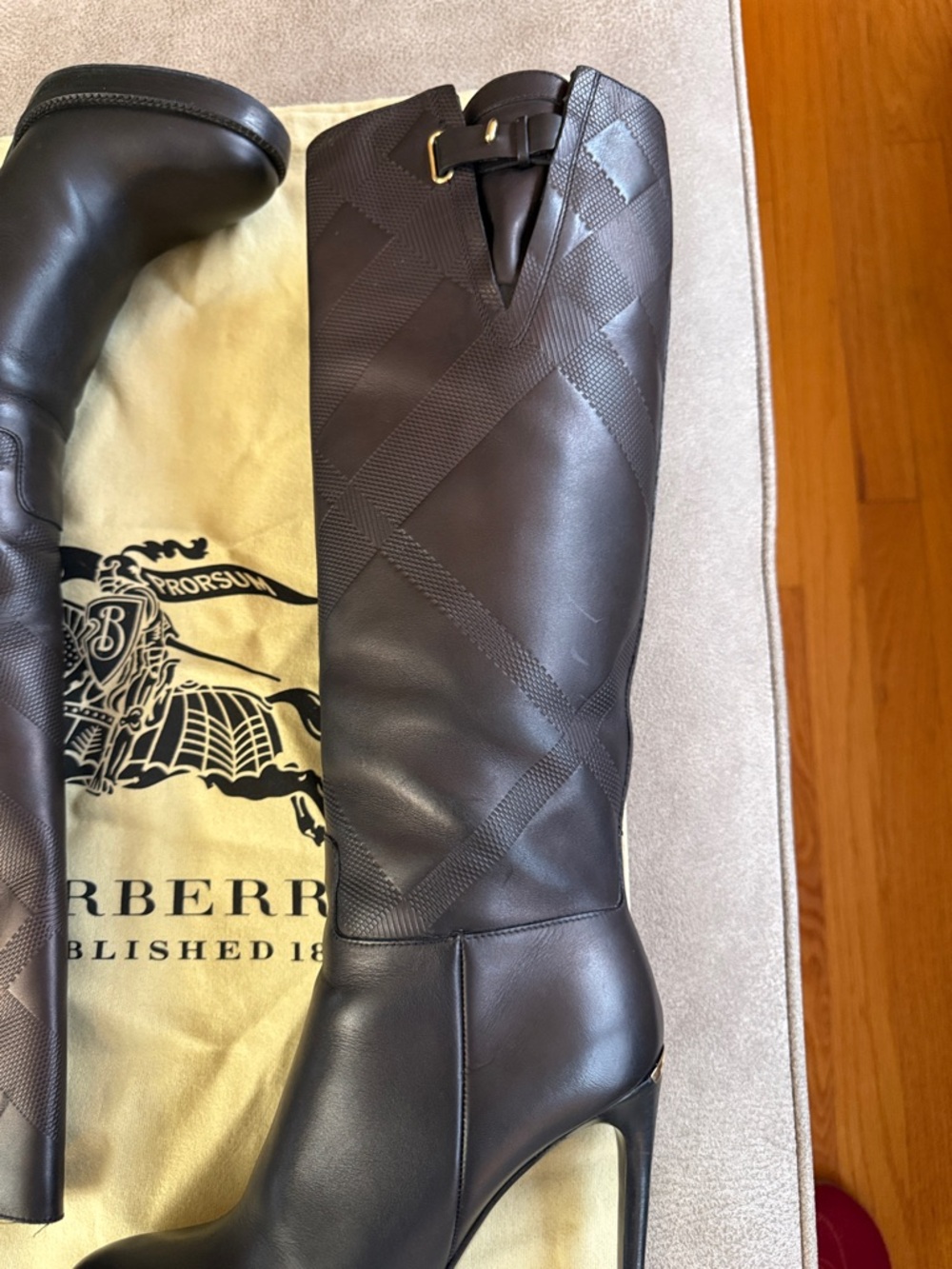 Burberry Black Leather Knee-High Stiletto Boots with Signature Check Texture - Picture 12 of 16